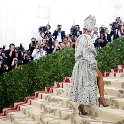 Rihanna Debut Jadi Orang Terkaya Dunia, Ini Deretan Bisnisnya
