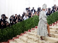 Selebriti Habiskan Rp 420 Juta untuk Masuk ke Met Gala