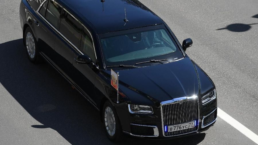 Mobil ini akan bersaing melawan merek seperti Mercedes-Maybach, Bentley, atau Rolls-Royce.