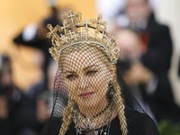 Cerita Rinaldy, Desainer Mahkota Madonna di Met Gala 2018