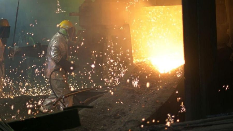 Harga emas COMEX kontrak pengiriman Agustus 2018 bergerak menguat 0,18% ke US$1.253,2/troy ounce, hingga pukul 13.35 WIB hari ini.