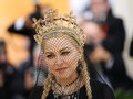 Madonna Pakai Mahkota Kreasi Rinaldy Yunardi di Met Gala 2018