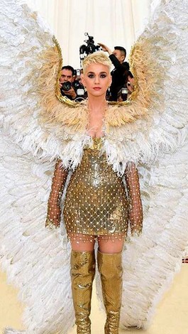 Kostum Selebriti Paling Heboh di Met Gala 2018, Jadi Paus Hingga Burung Kostum Selebriti Paling Heboh di Met Gala 2018, Jadi Paus Hingga Burung