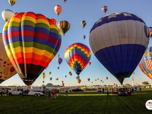 Indahnya Parade Balon Udara Terbesar di Dunia