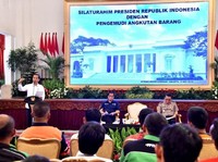 Melihat Puluhan Sopir Truk Curhat ke Jokowi di Istana Negara