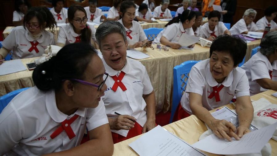 Students attend an English class at the School for the Elderly in Chiang Rak Noi subdistrict in Ayutthaya, Thailand, March 7, 2018. REUTERS/Athit Perawongmetha SEARCH