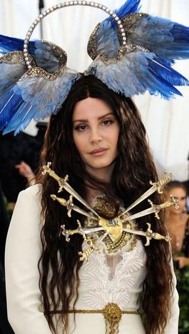10 Gaya Seleb di Met Gala yang Jadi Kontroversi karena Tiru Ikon Religi 10 Gaya Seleb di Met Gala yang Jadi Kontroversi karena Tiru Ikon Religi