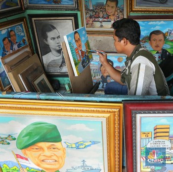 FOTO: Eksistensi Para Seniman Lukis Jalanan di Era Digital