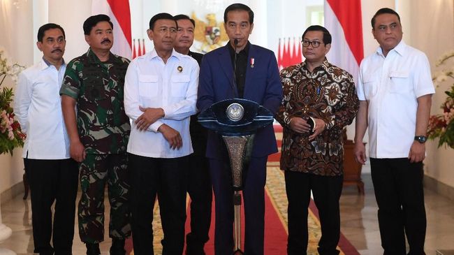 Presiden Diminta Tegur Wiranto yang Ingin Bentuk Tim Hukum