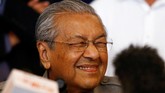 Mahathir mengaku sadar mengapa diidentikkan sebagai diktator dan akan meminta pengampunan untuk pejuang reformasi mantan musuh bebuyutannya, Anwar Ibrahim. (dok. REUTERS/Lai Seng Sin)