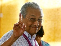 Mahathir: Partai Najib Razak UMNO Akan tumbang
