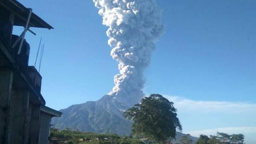 Bandara Adisutjipto sempat ditutup akibat meletusnya Gunung Merapi.
