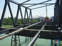 FOTO: Jembatan Ambruk Itu Kini Tengah Diperbaiki Demi Mudik