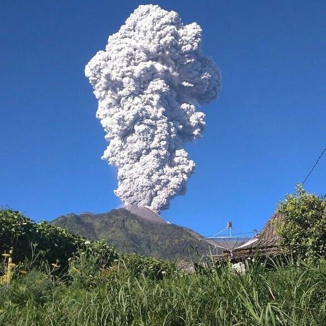 Bandara Yogyakarta Ditutup Akibat Gunung Merapi Meletus