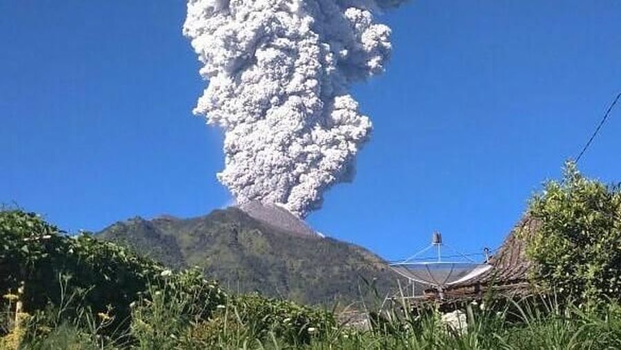 Bandara Ahmad Yani telah dibuka dan beroperasi normal pada pukul 19.30 WIB.