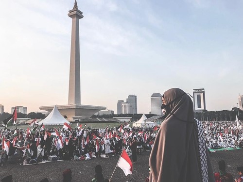 Zaskia Sungkar dan Suami Ikut Bela Palestina, Begini Penampilannya Zaskia Sungkar dan Suami Ikut Bela Palestina, Begini Penampilannya