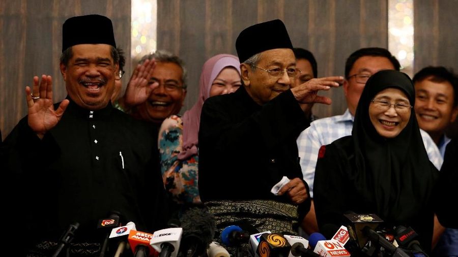 Pemotongan gaji menteri Malaysia pernah dilakukan Mahathir Mohammad ketika menjadi perdana menteri pada 1981.
