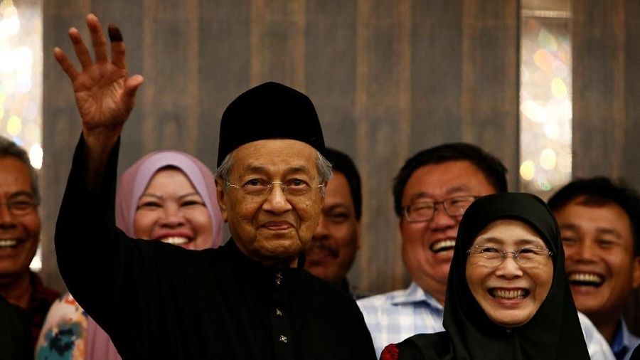 Fitch menggarisbawahi pelonggaran kebijakan dapat menyebabkan memburuknya disiplin fiskal, serta meningkatnya utang pemerintah dan defisit.