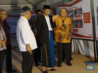 Unik! Jokowi Blusukan Ke Tol Gempol-Pasuruan Pakai Sarung