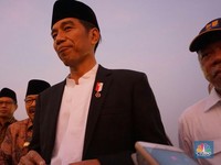 Jokowi Siapkan Rp 35,76 T untuk Bayar THR dan Gaji Ke-13 PNS