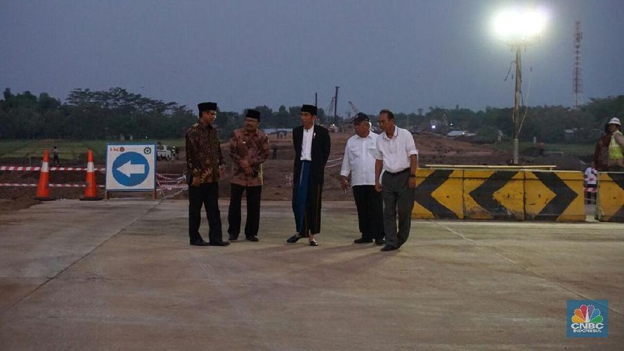 Presiden RI Joko Widodo hari ini meninjau langsung progres pembangunan ruas tol Gempol-Pasuruan Seksi II.