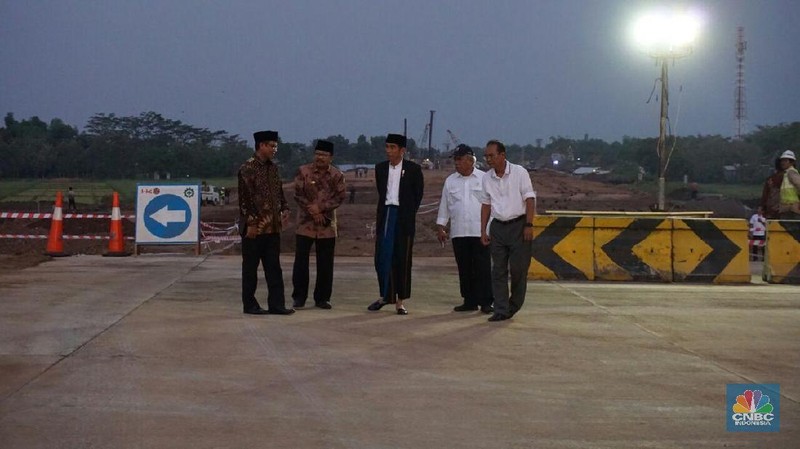 Presiden RI Joko Widodo hari ini meninjau langsung progres pembangunan ruas tol Gempol-Pasuruan Seksi II.