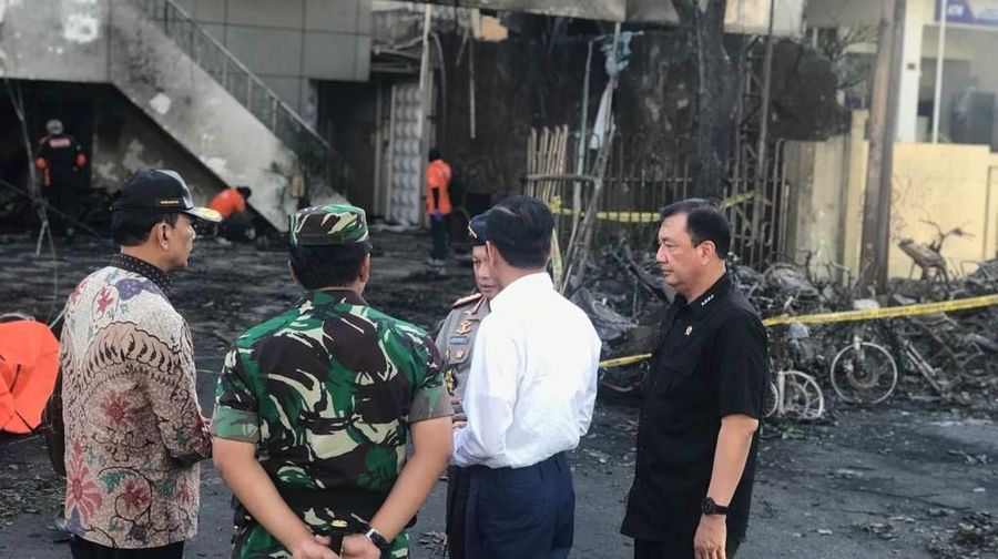 Presiden Joko Widodo menegaskan akan menerbitkan Perppu apabila Revisi UU Terorisme tidak disahkan pada Mei.