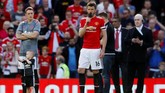 Kapten Manchester United melakukan pidato usai mengalahkan Watford 1-0 di Stadion Old Trafford. Carrick menjalani pertandingan terakhir sebagai pesepakbola setelah memutuskan pensiun akhir musim ini. (Reuters/Jason Cairnduff)