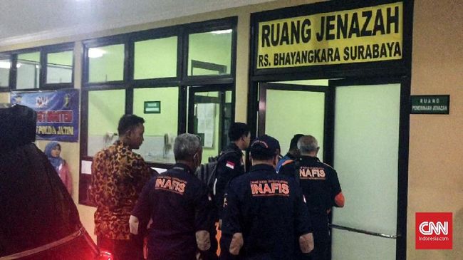 Keluarga Korban Bom Surabaya Sambangi RS Bhayangkara