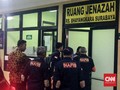 Keluarga Korban Bom Surabaya Sambangi RS Bhayangkara