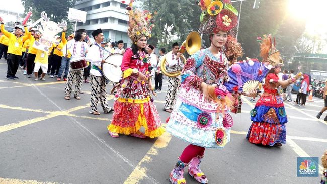 Asian parade background ballin — pic 9