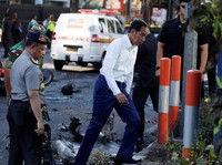 Jokowi Sambangi Lokasi Ledakan Bom di Surabaya