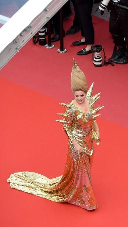 Gaya Artis Ini Aneh Banget di Cannes, Rambut Tornado Hingga Gaun Runcing