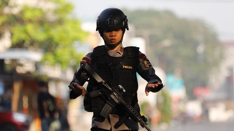 Setelah gaji PNS dinaikkan, Jokowi juga menaikkan gaji 'Pak Polisi'.