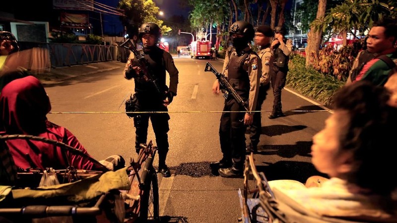 Pasca serangan bom di Surabaya, Jawa Timur Polda Metro Jaya meningkatkan status Siaga 1.