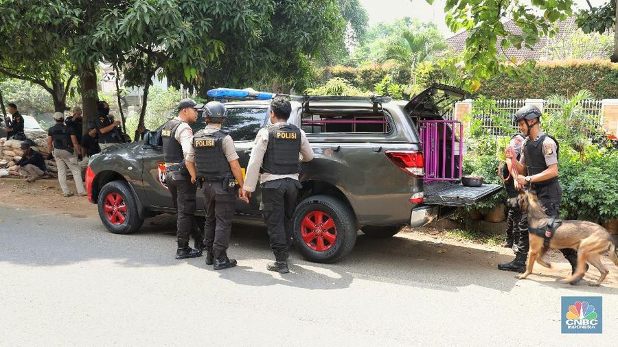 Raden Argo Kabid Humas Polda Metro Jaya membantah isu teroris dan peledakan menyerang Gereja Santa Anna Argo  yang terjadi Senin pagi.