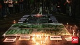 Dalam aksi simpati itu para Bonek menolak dan mengutuk keras aksi terorisme di Indonesia. (CNN Indonesia/Andry Novelino)