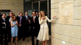 Trump mengutus putri sekaligus penasihatnya, Ivanka Trump, untuk meresmikan gedung baru kedubes itu. (REUTERS/Ronen Zvulun)