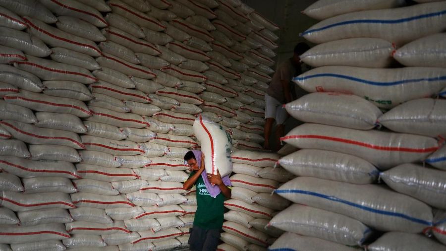 Bulog berencana memanfaatkan gudang TNI dan Polri untuk menyimpan beras.