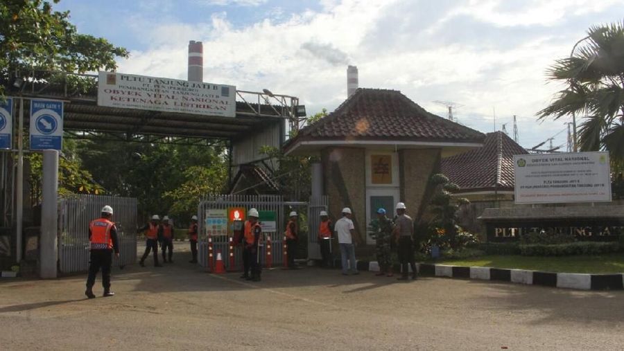 Teknis pengamanan dilakukan seperti pemeriksaan barang bawaan terhadap pekerja yang akan masuk kerja.