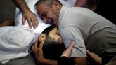 Senin, 14 Mei 2018, menjadi hari bersejarah bagi Israel, sekaligus paling berdarah bagi warga Palestina sejak pertumpahan darah pada 2014 lalu. (REUTERS/Mohammed Salem)