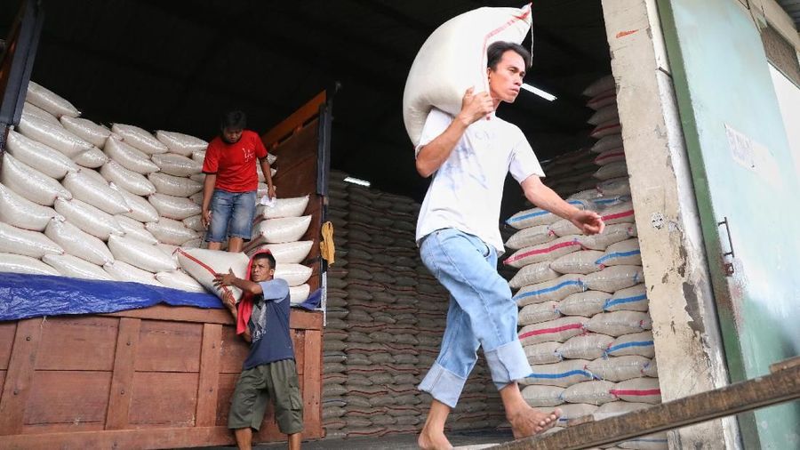 Pemerintah memberi sinyal stok kebutuhan pangan pokok nasional cukup yang dipasok dari sto, impor, dan proses panen terbaru.