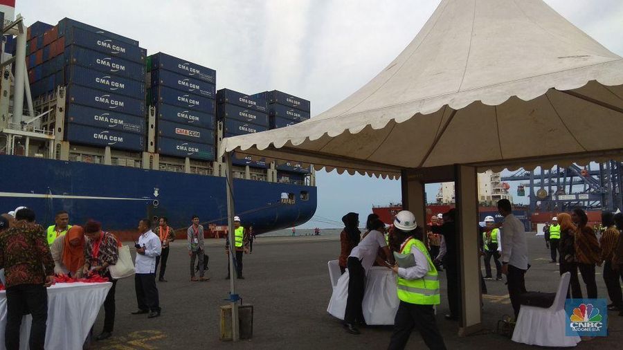 Kapal raksasa yang akan dilepas Jokowi dioperasikan oleh perusahaan Prancis CMA CGM.