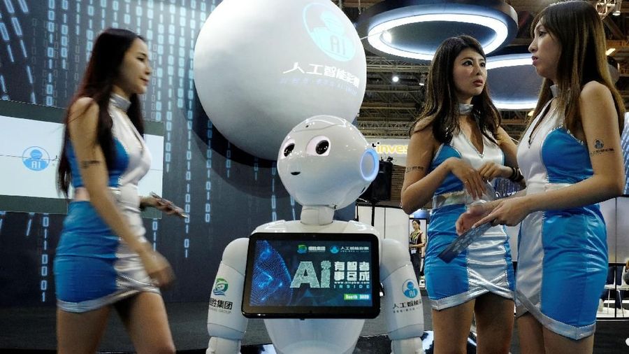 4. Rekan kerja Anda robot