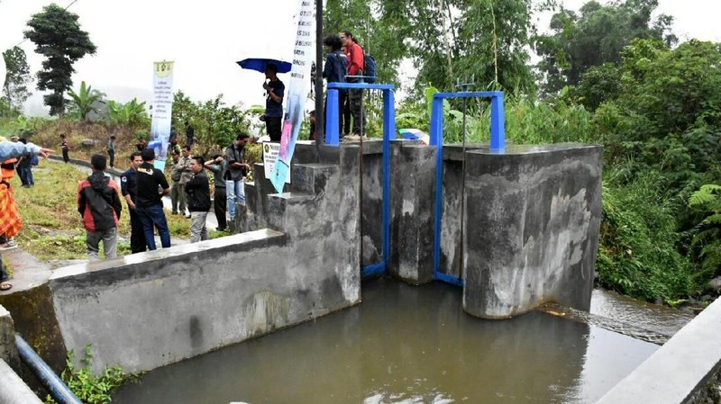 Kini masyarakat daerah tersebut bisa merasakan listrik setelah 72 tahun gelap gulita