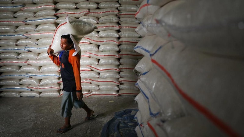 Perusahaan Umum Badan Usaha Logistik (Perum Bulog) menekankan menaikkan produksi beras mencapai 20 - 30% untuk Ramadan dan Idul Fitri.