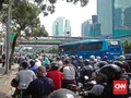 Masuk Polda Metro Jaya Diperketat, Antrean Mengular ke Jalan