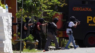 Pascaaksi Teror 74 Orang Dibekuk, 14 Ditembak Mati