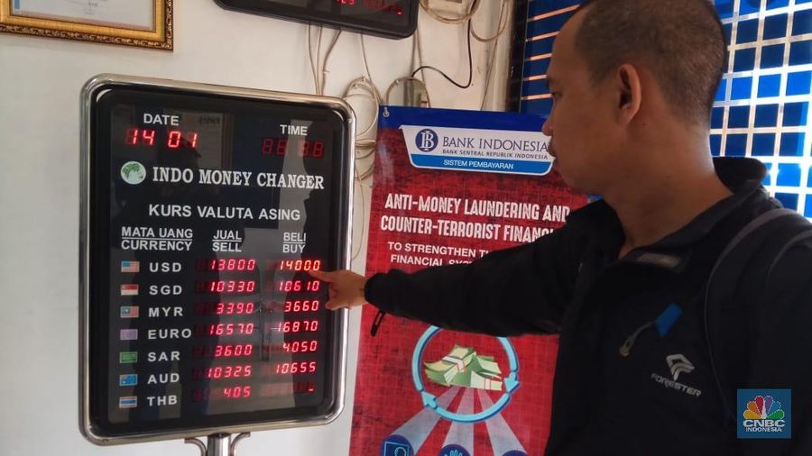 Tidak hanya terhadap greenback, rupiah pun menguat terhadap mata uang negara-negara Asia.