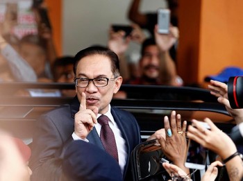 Baru Bebas dari Penjara, Anwar Ibrahim Akan Kunjungi Habibie